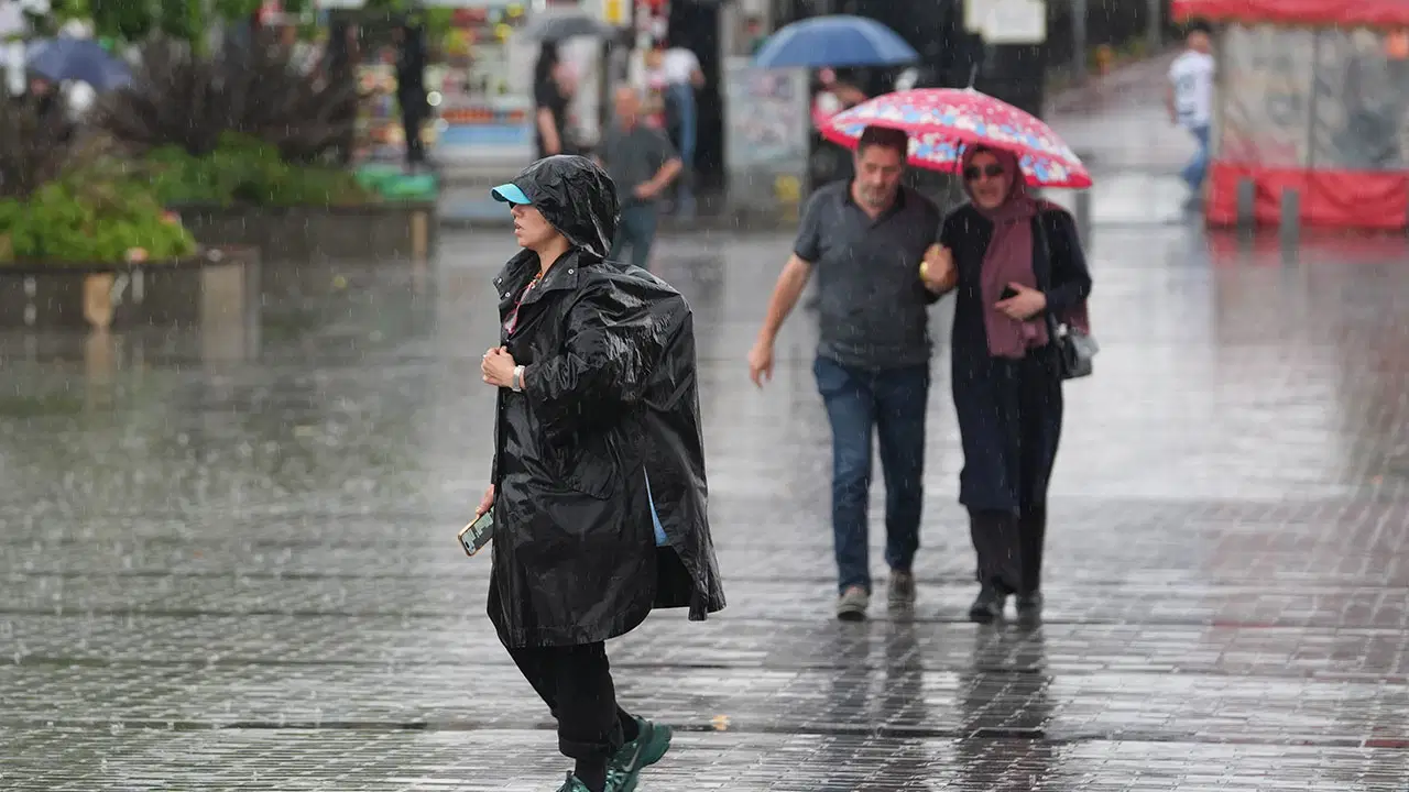 AKOM'dan İstanbul'a saatli sağanak yağış uyarısı: 9 Temmuz hava durumu nasıl olacak?