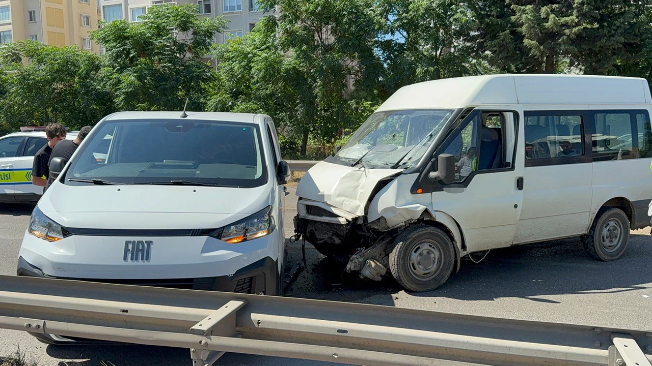 Hastaneye kontrol yolunda zincirleme kaza: Samsun'da sürücülerin tartışması pahalıya patladı