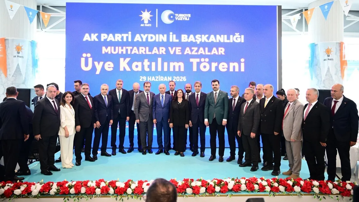Aydın'da AK Parti'ye büyük katılım! 391 muhtar ve 619 aza rozet taktı