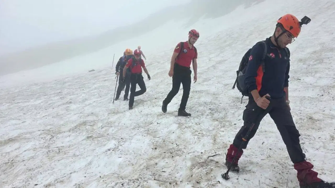 3 Rus turist Rize'de mahsur kaldı: 10 saatlik çalışma sonunda ulaşıldı