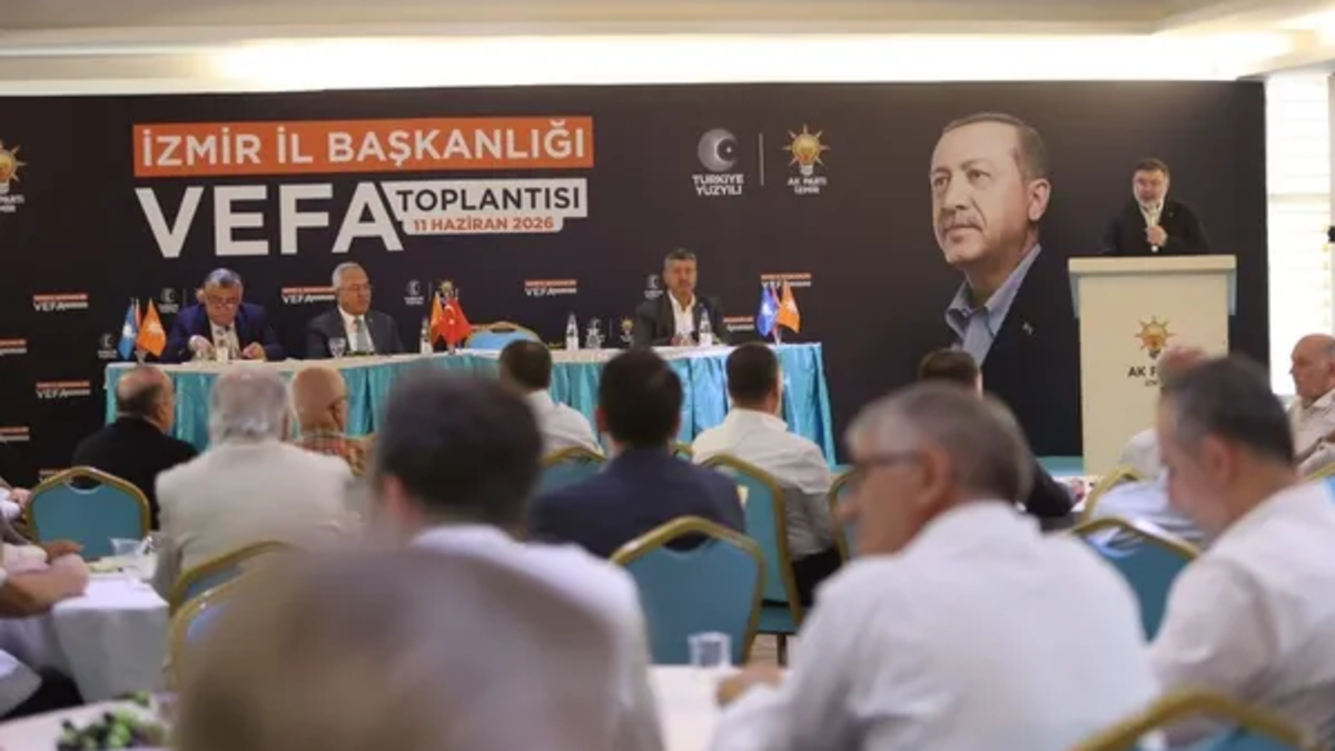 İzmir'de 'Vefa' toplantısı! AK Partili Bilal Saygılı'dan CHP belediyeciliğine sert eleştiri: "İzmir'e ne zaman hizmet edeceksiniz"
