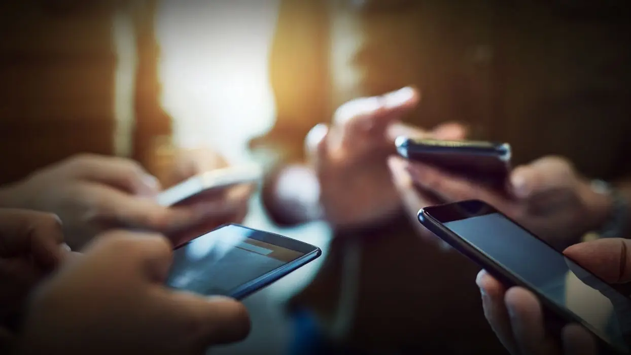 Çekya'da okullarda dijital karantina: Teneffüsler dahil cep telefonu tamamen yasaklanıyor
