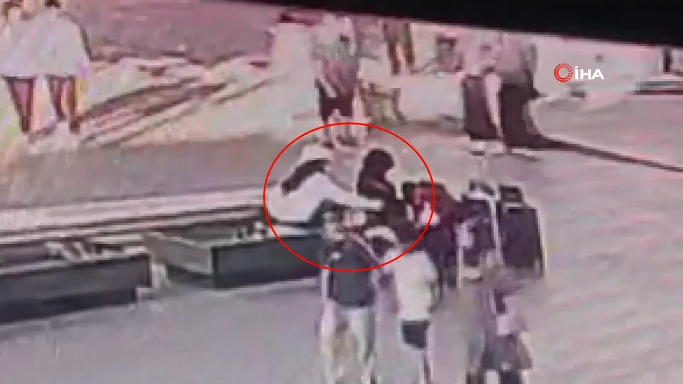 Fatih’te Banktaki Çantayı Çalan Hırsız Suçüstü Yakalandı