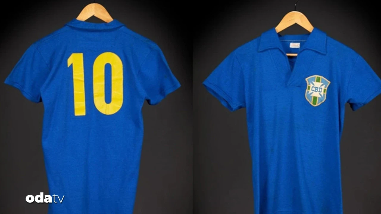 Pelé'nin 1958 Dünya Kupası final forması 4,9 milyon dolara satıldı