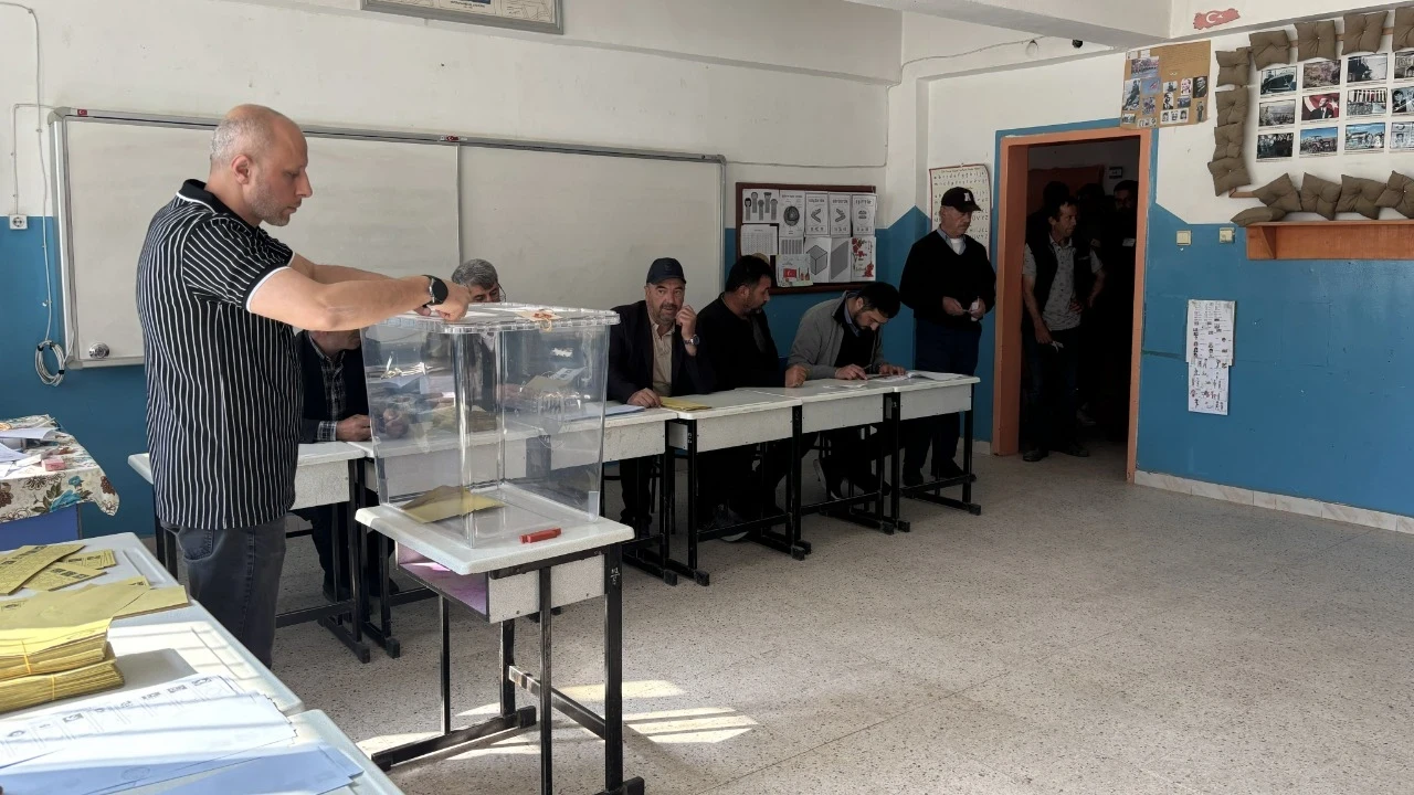 3 ilde seçim heyecanı! 6 belde için sandık kuruldu