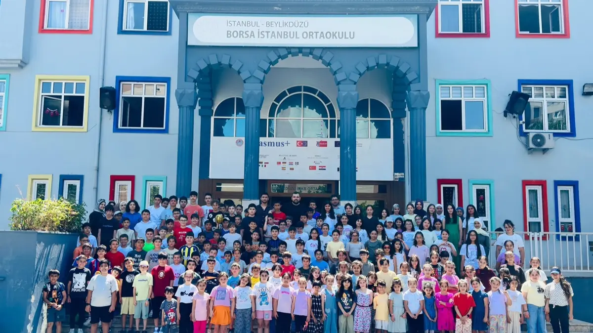 TÜGVA ile yaz tatili verimli geçecek! 150 bin genç yaz okuluna akın etti