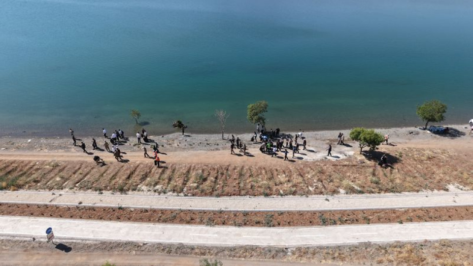 Elazığ Valiliği öncülüğünde Haza Gölü çevresinde temizlik çalışması