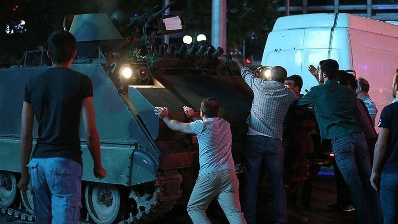 15 Temmuz hain darbe girişiminin 10'uncu yılı! Saat saat yaşananlar