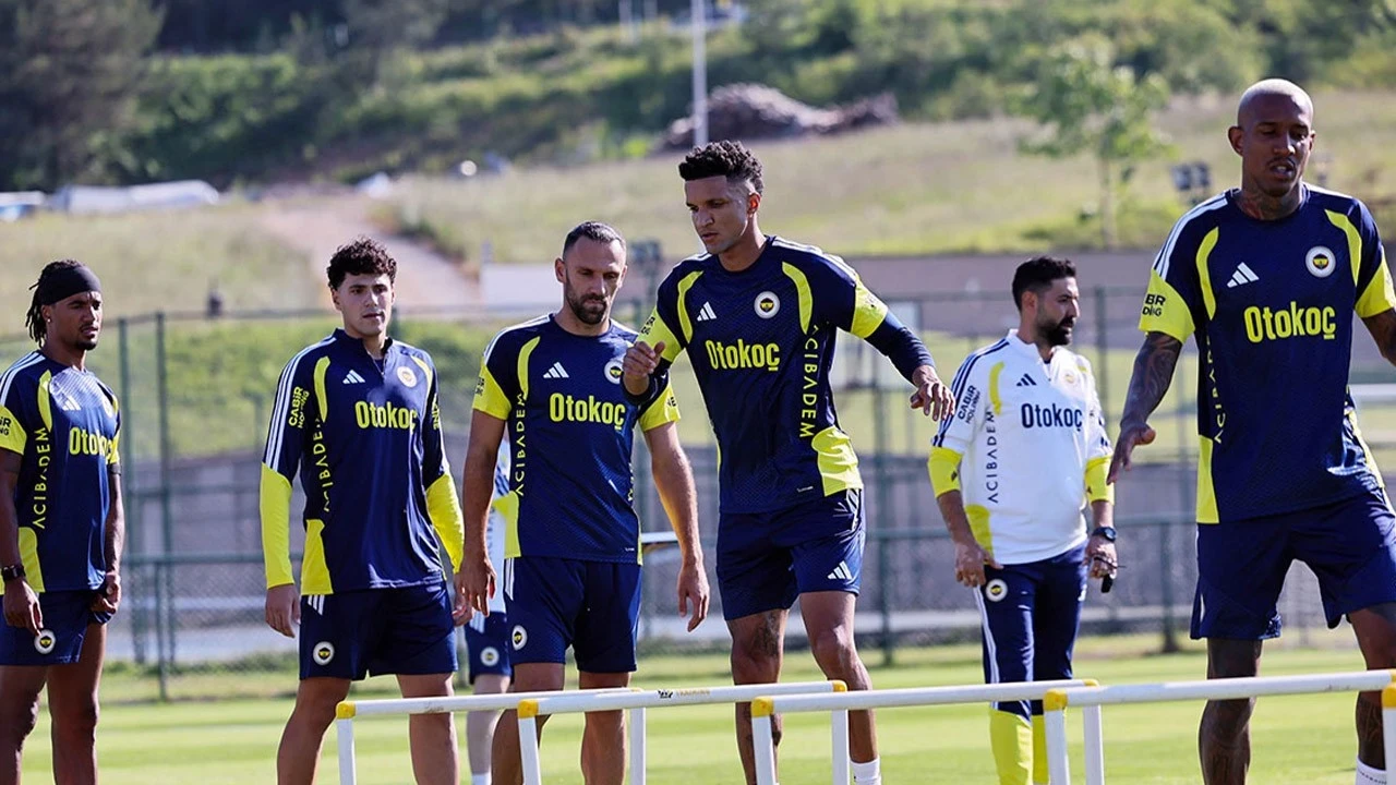 Fenerbahçe'de 4 ayrılık birden! Sadece resmi imzaya kaldı