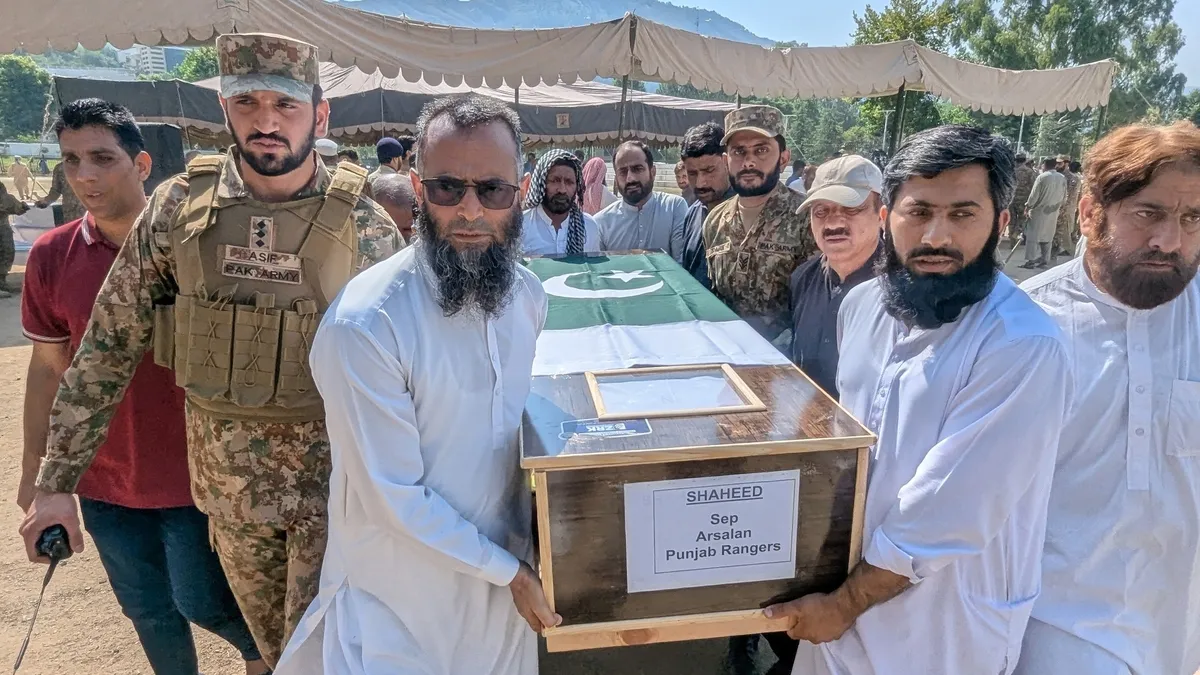 Pakistan'da helikopter kazası! 22 ölü