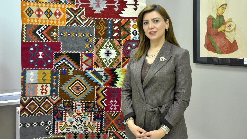 Van'a özgü kilim motifleri kıyafetlerde yeniden hayat buluyor