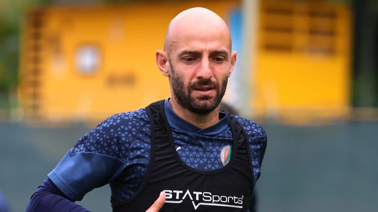 Efecan Karaca yeni takımıyla imzaladı: 13 yıl sonra Alanyaspor'dan ayrılmıştı