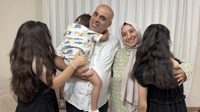 Adana’da evlat hasreti çeken Bolat çifti 3 kimsesiz çocuğa yuva oldu: 'Kendim doğursam bu kadar sevmezdim'