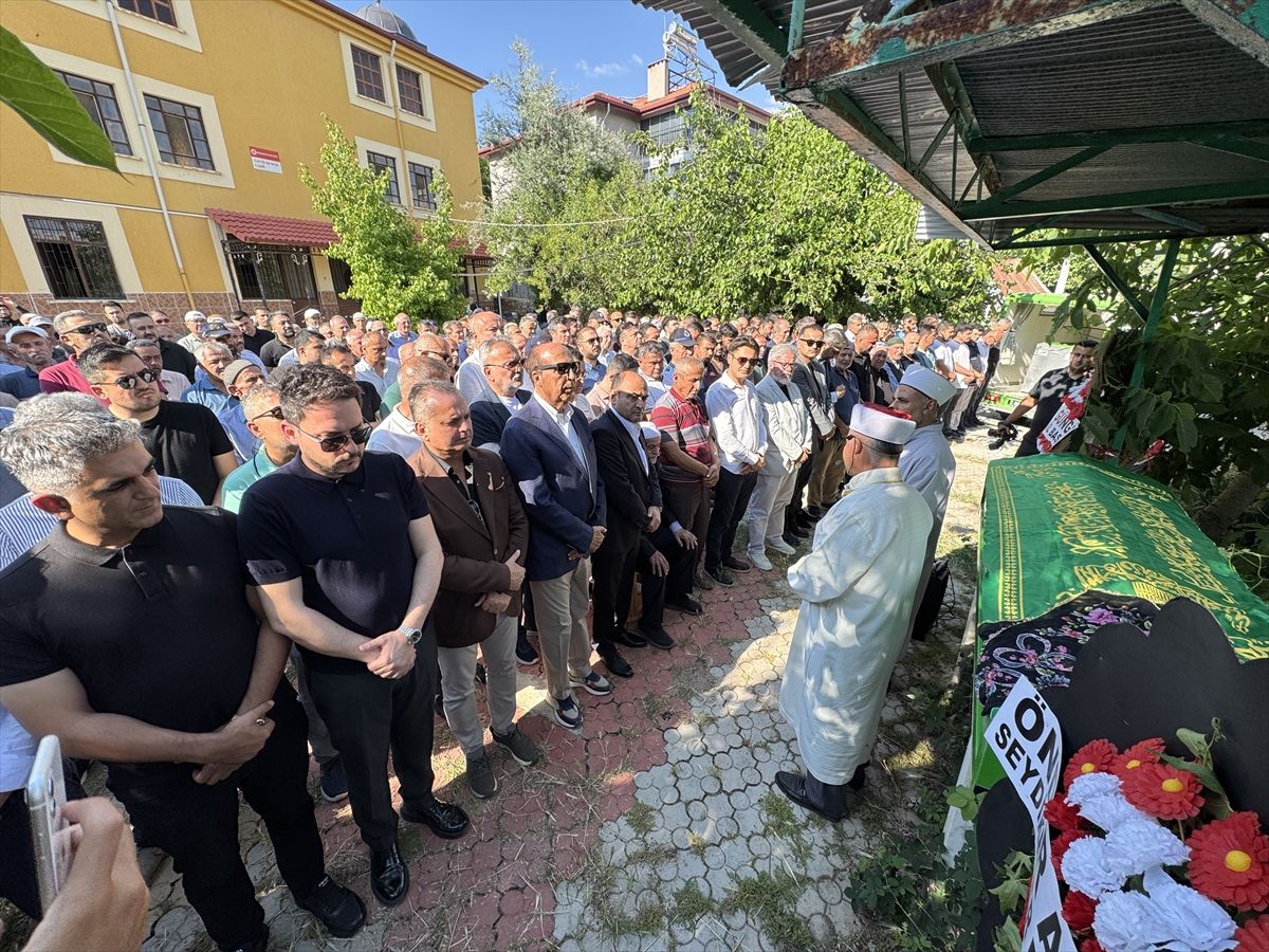 AK Parti Genel Başkan Yardımcısı Kaya'nın halasının cenazesi Muğla'da defnedildi