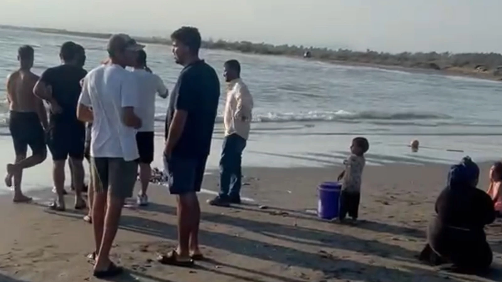 Mersin'de denize giren 5 kişilik aileden 3'ü boğuldu 1'i kayıp