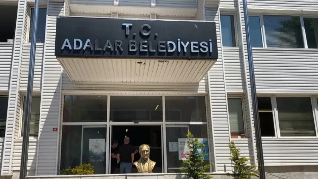 Adalar Belediyesi soruşturmasında 35 tutuklama: Ali Ercan Akpolat da aralarında