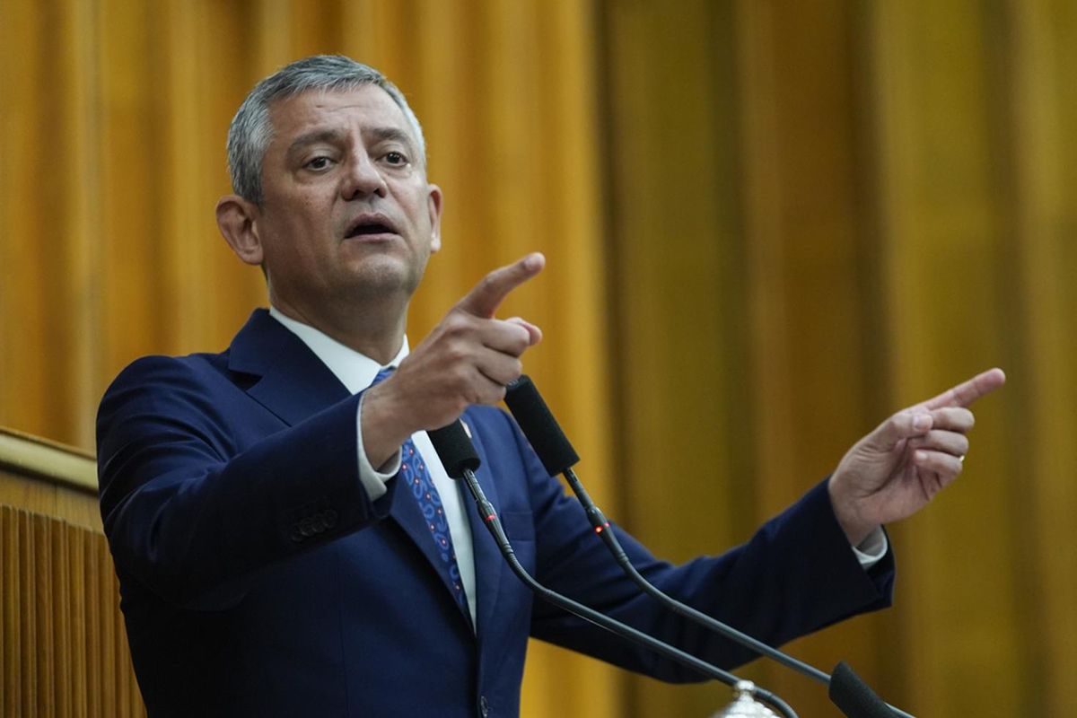 "CHP fiilen kapanmıştır" diyen Özel yeni parti sinyali verdi
