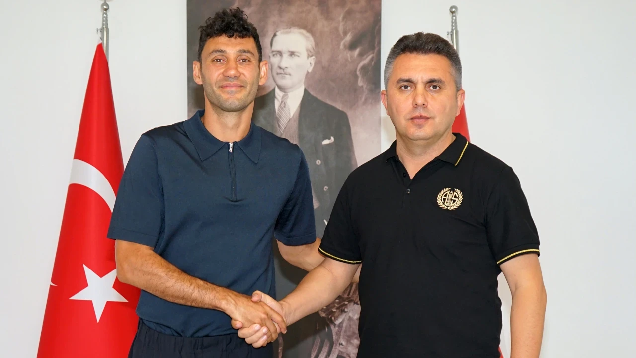 37 yaşındaki Veysel Sarı yeni sözleşme imzaladı
