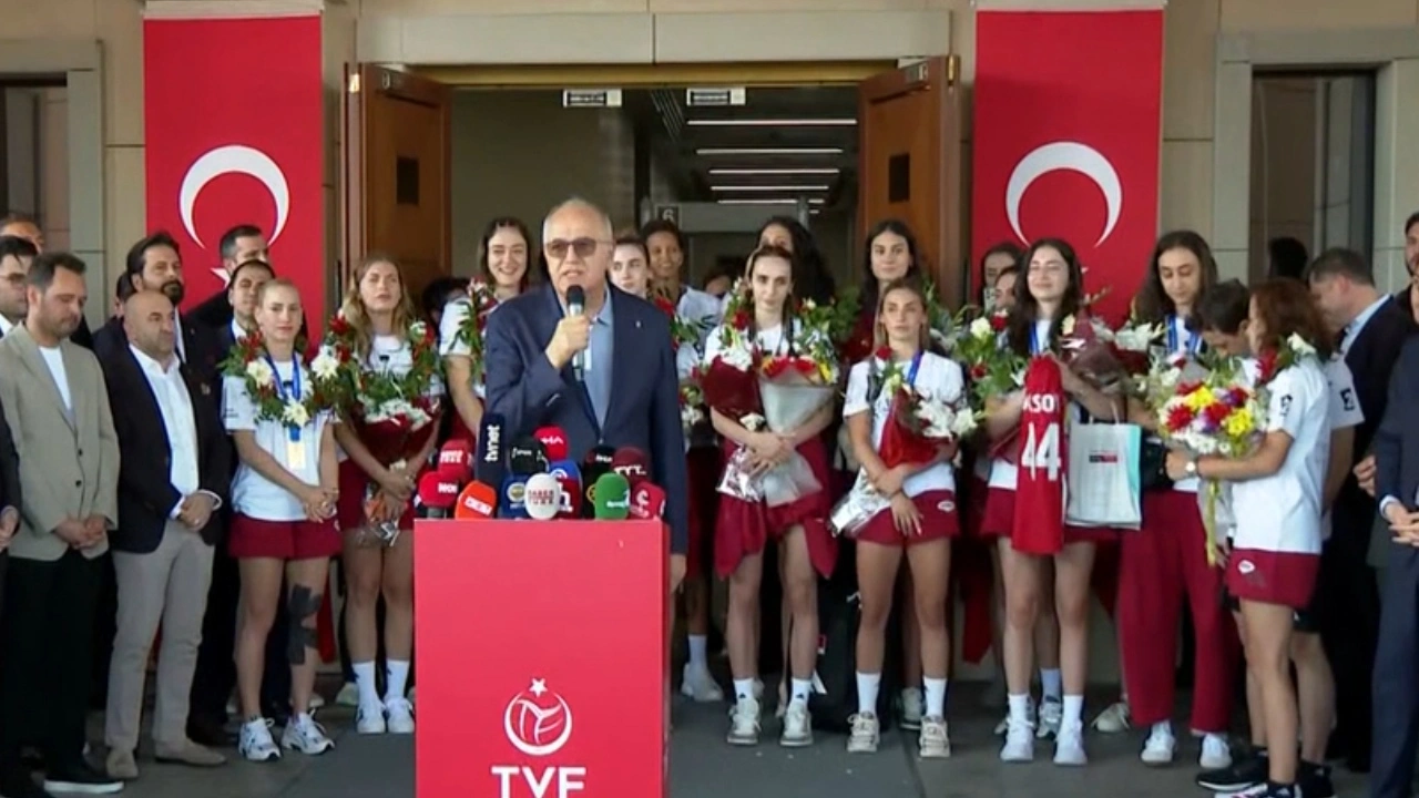 Son Dakika | Filenin Sultanları'na İstanbul'da coşkulu karşılama