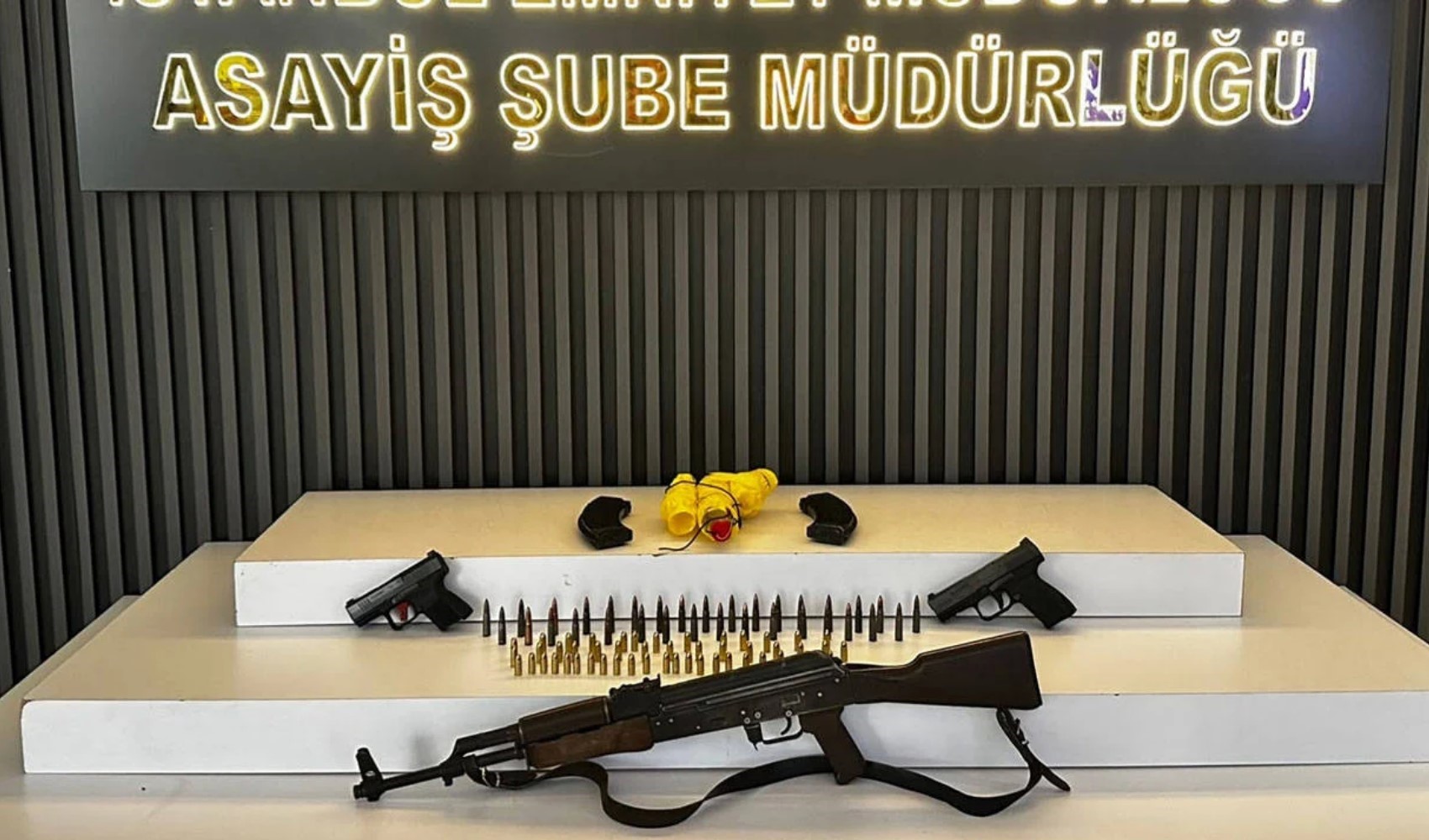 İstanbul'da silahlı eylem iddiası: 7 gözaltı, çok sayıda silah ve bomba ele geçirildi
