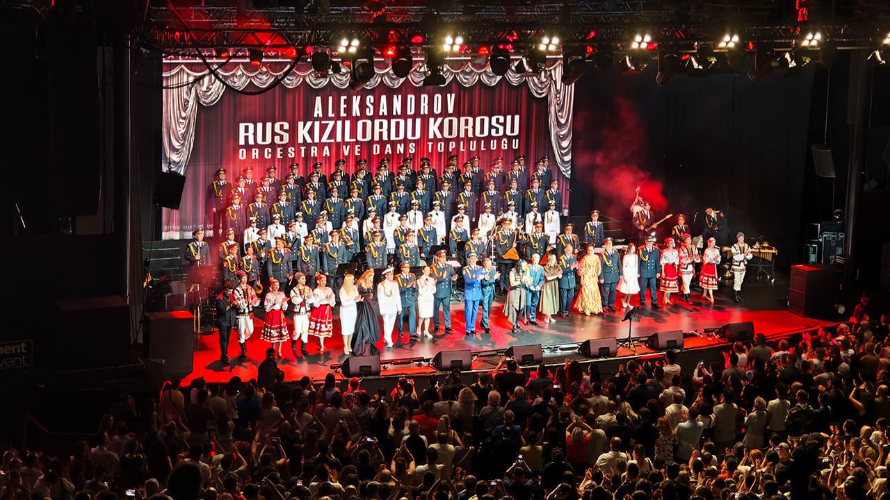 Kızıl Ordu Korosu’nun NATO Zirvesi öncesi verdiği mesaj