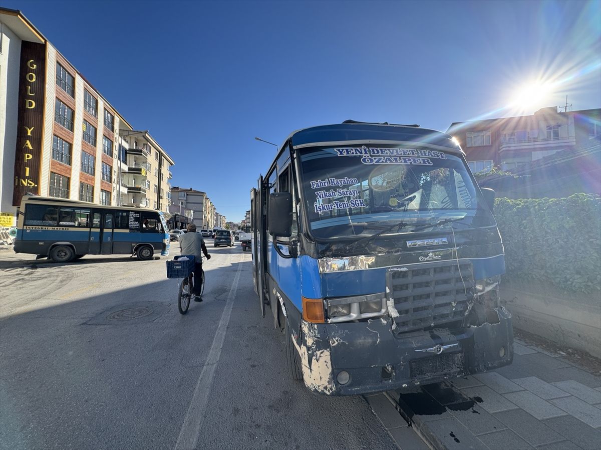 Malatya'da meydana gelen zincirleme kazada 10 kişi yaralandı