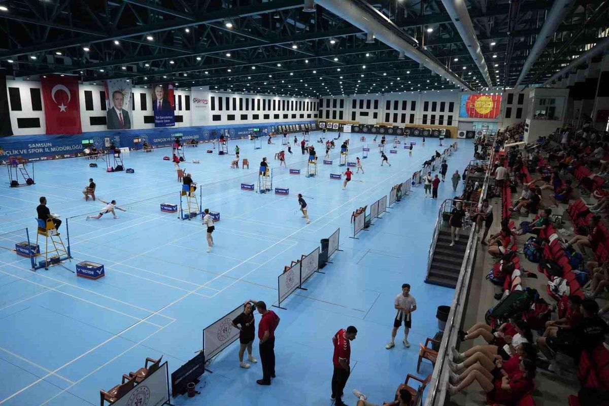 Samsun'da badminton heyecanı: 36 kulüp aynı sahnede