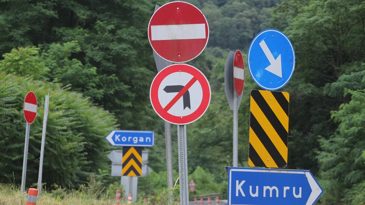 Yönünü bulmak labirente döndü: Karadeniz'deki o kavşak sürücüleri isyan ettirdi