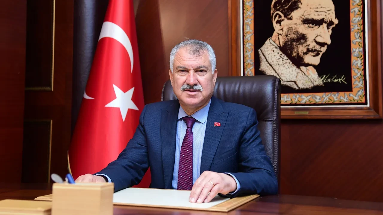 Cem Küçük: Zeydan Karalar göreve iade edilebilir