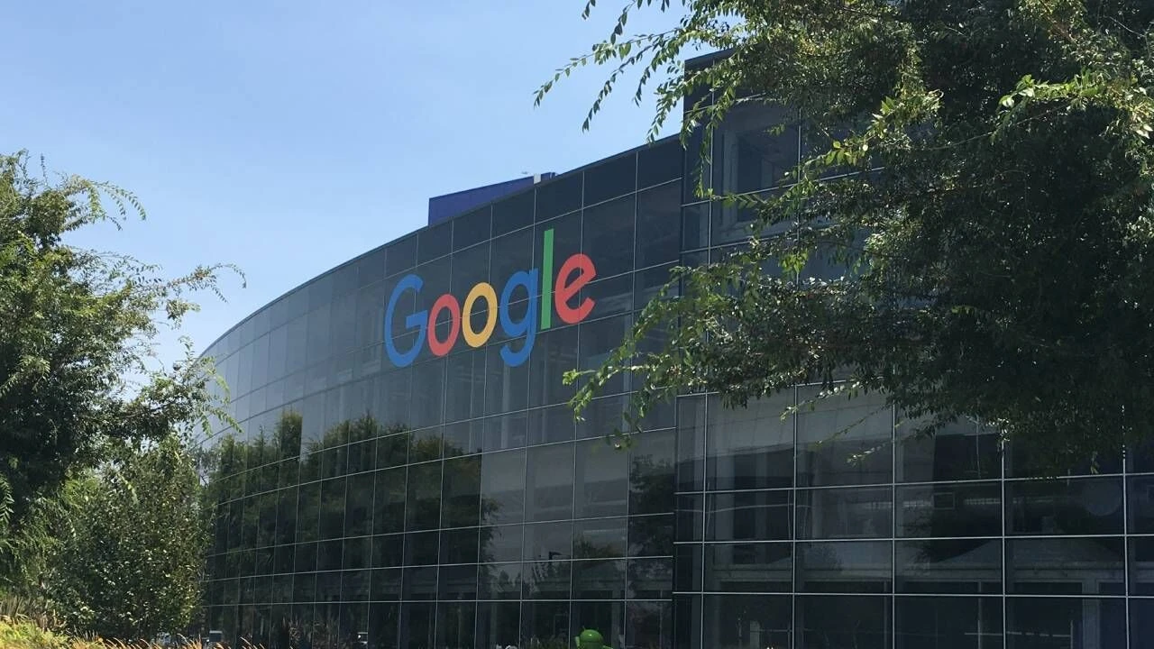 Avrupa Parlamentosu'nda Google devri kapandı: Yeni arama motoru belli oldu