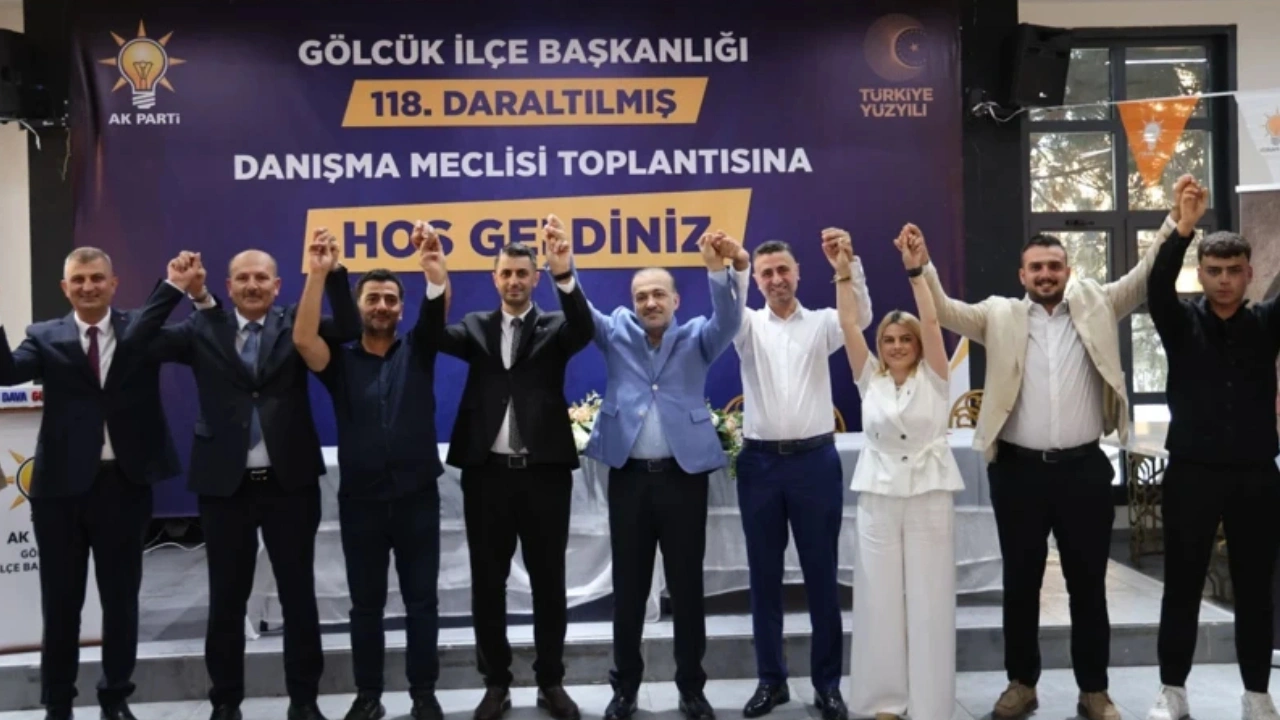 Yeniden Refah'tan aday olmuştu: 185 kişiyle birlikte AKP'ye katıldı