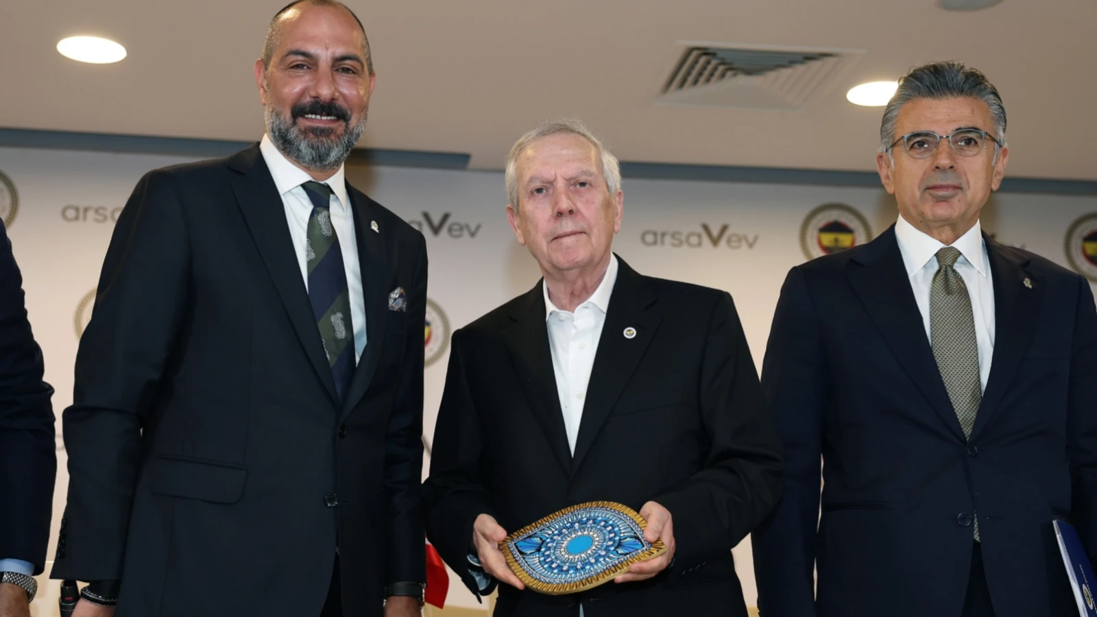 Aziz Yıldırım'ın da olduğu Fenerbahçe kafilesi, Zabrze'ye geldi