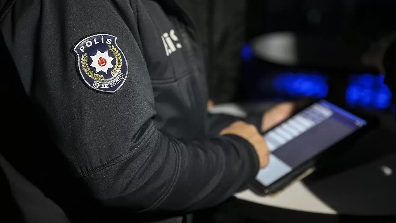 Trafikte tehlikeli sürüşe geçit yok! Ehliyetsiz sürücüye ceza yağdı