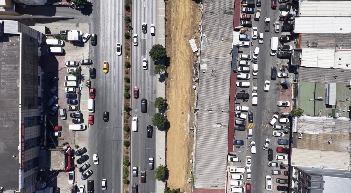 Başakşehir'de otopark için ağaçlar kesildi