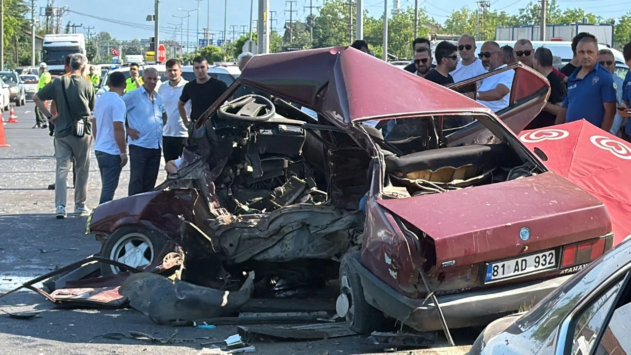 AK Partili Milletvekilinin Kullandığı Araç Kazaya Karıştı: 1 Ölü 2 Yaralı