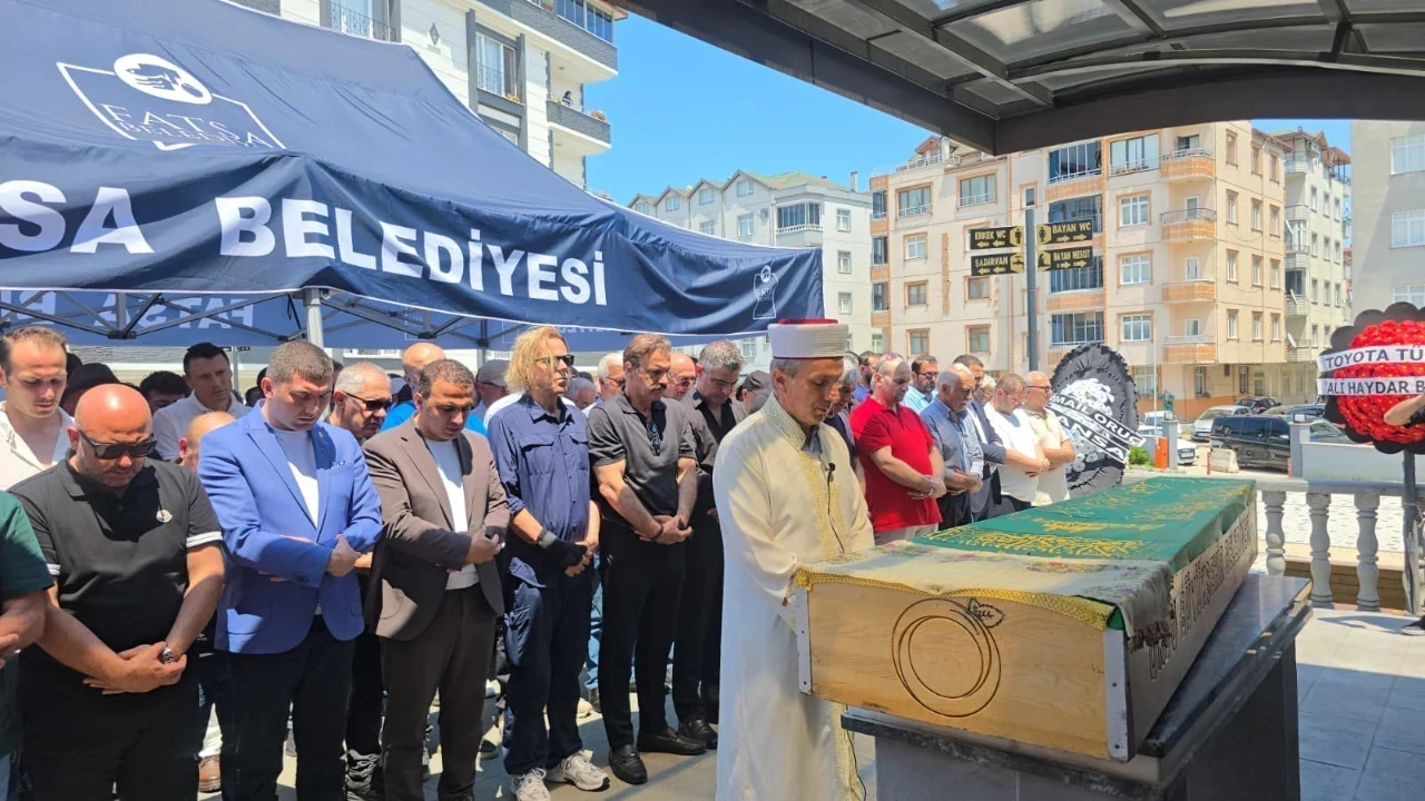 Kadir İnanır'ın ablası Altun Arıca son yolculuğuna uğurlandı
