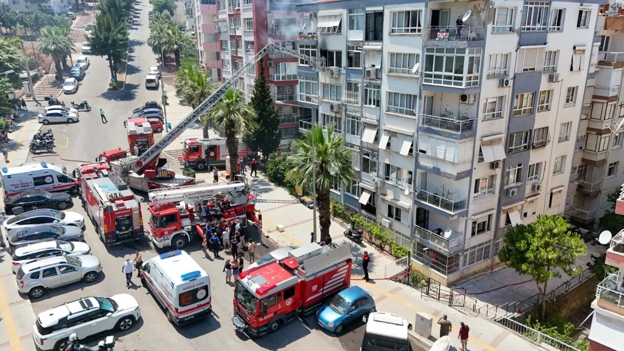 İzmir'de 7 katlı binada korkutan yangın: 6 kişi dumandan etkilendi
