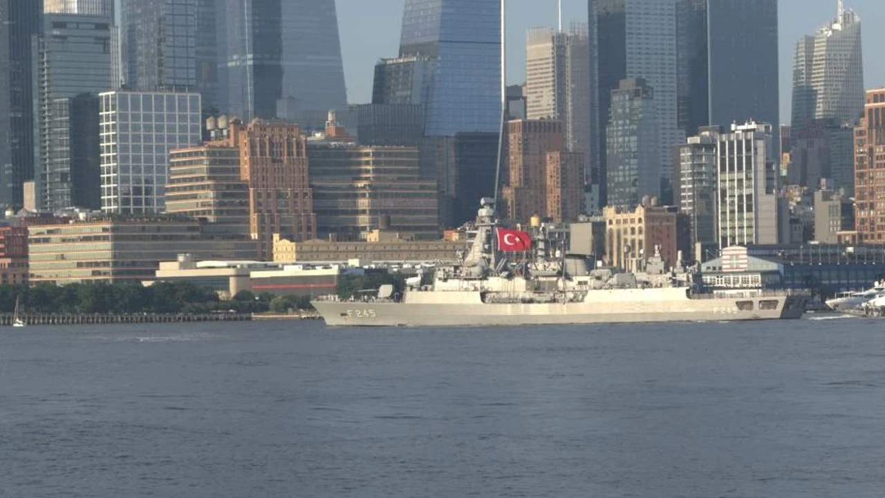 TCG Oruçreis, New York’ta Türkiye'yi temsil etti