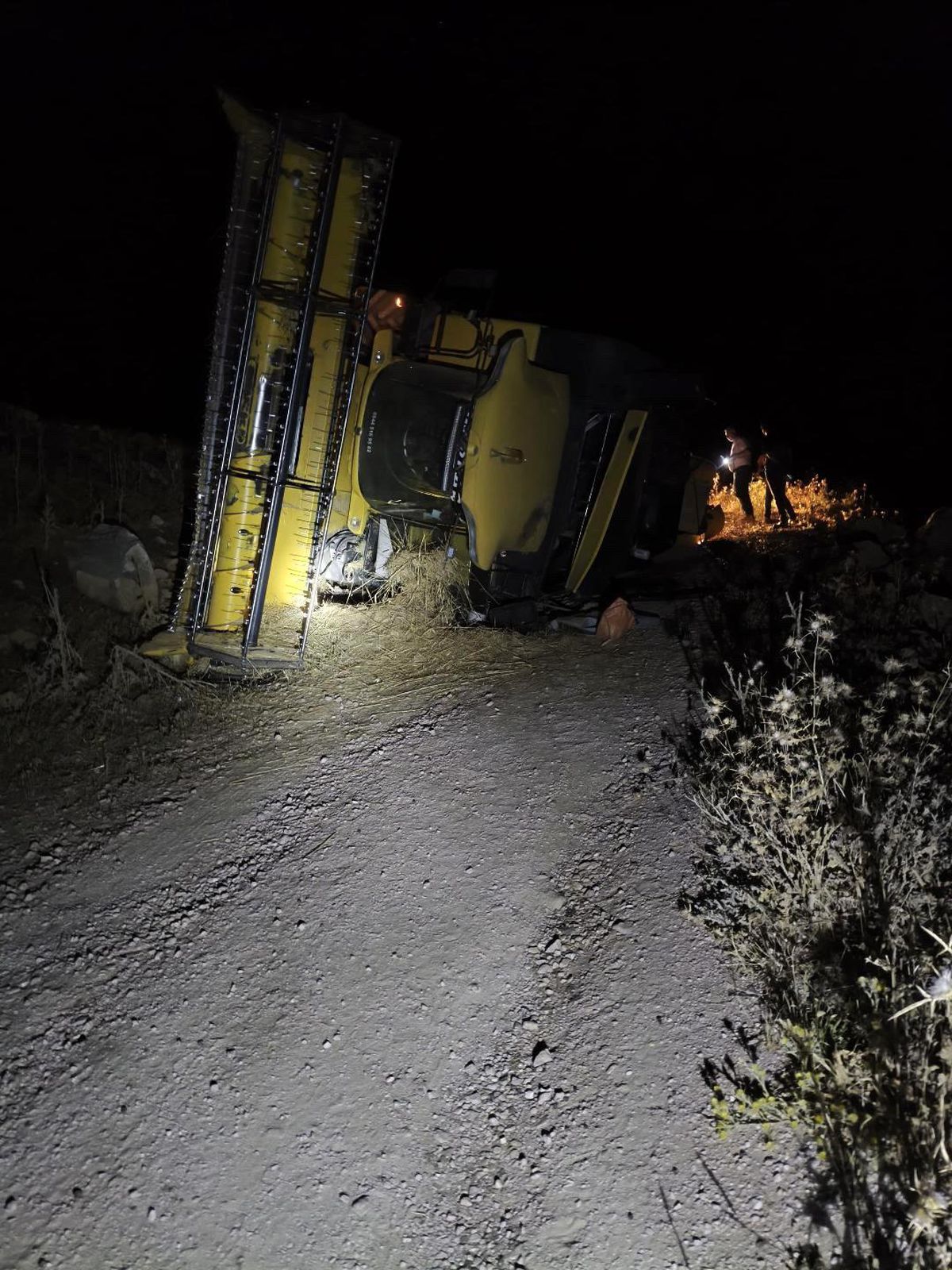 Siirt'te biçerdöver devrildi, sürücü yaralandı
