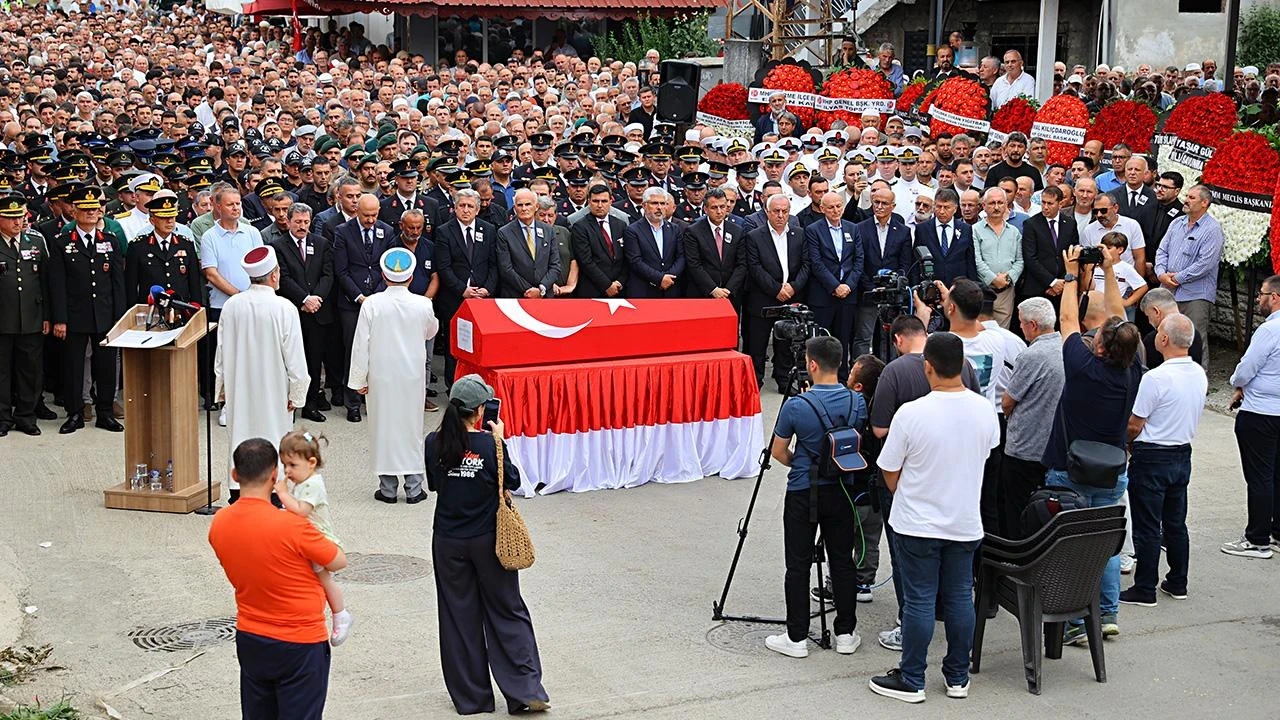 Şehit jandarma dualarla son yolculuğuna uğurlandı