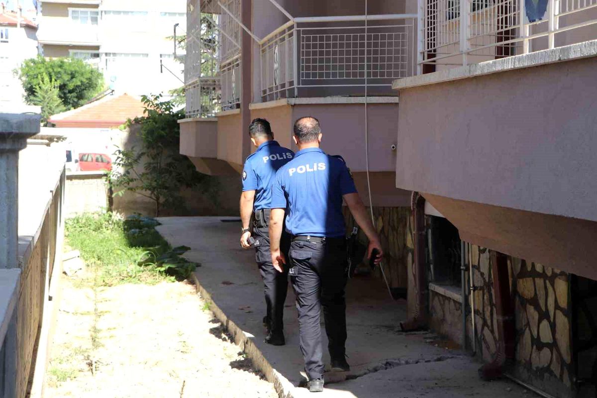 Karaman'da balkondan düşen şahıs yaralandı
