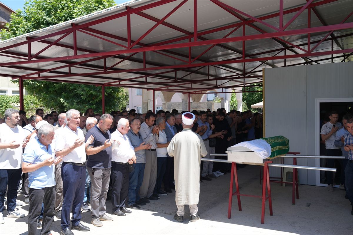 Şehit annesi Latife Şişman son yolculuğuna uğurlandı