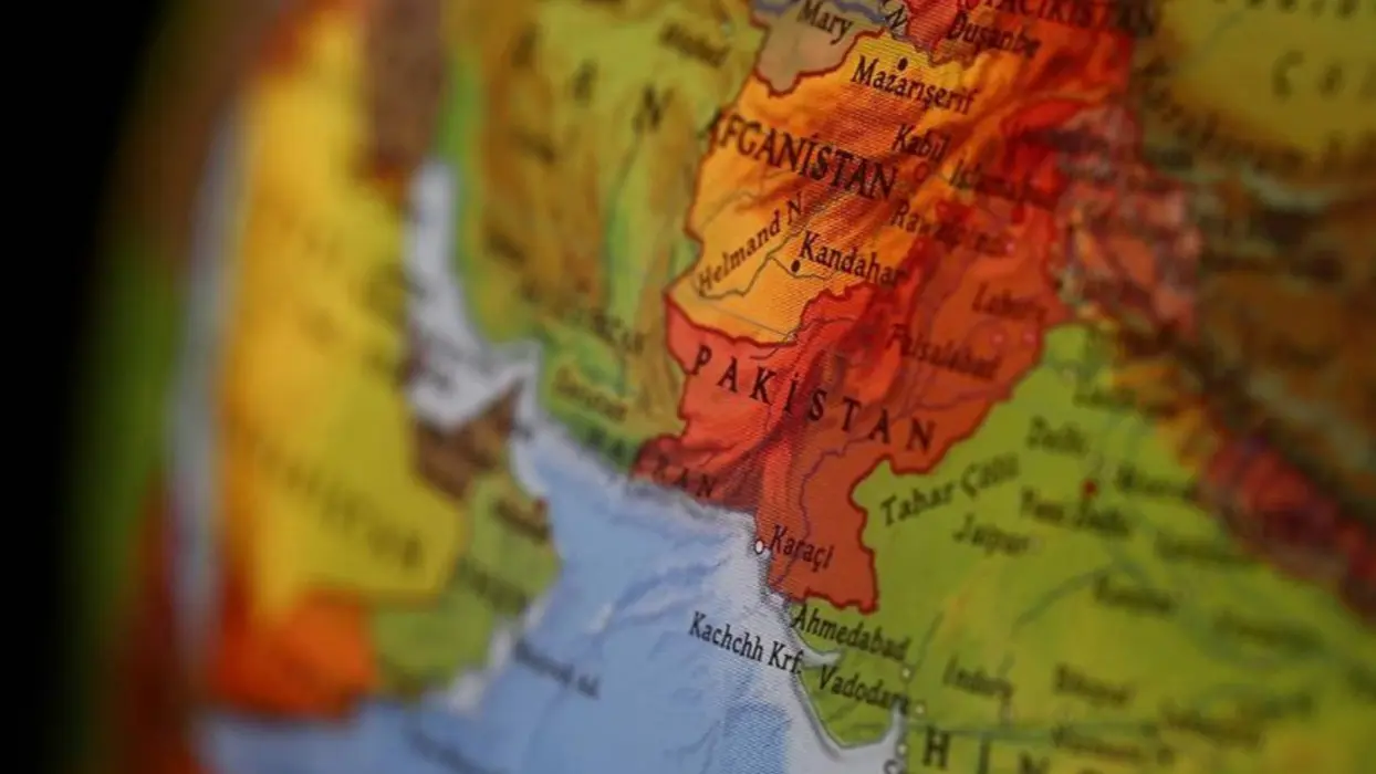 Pakistan'dan Hindistan'a yeni kısıtlama! Hava sahası kararı uzatıldı