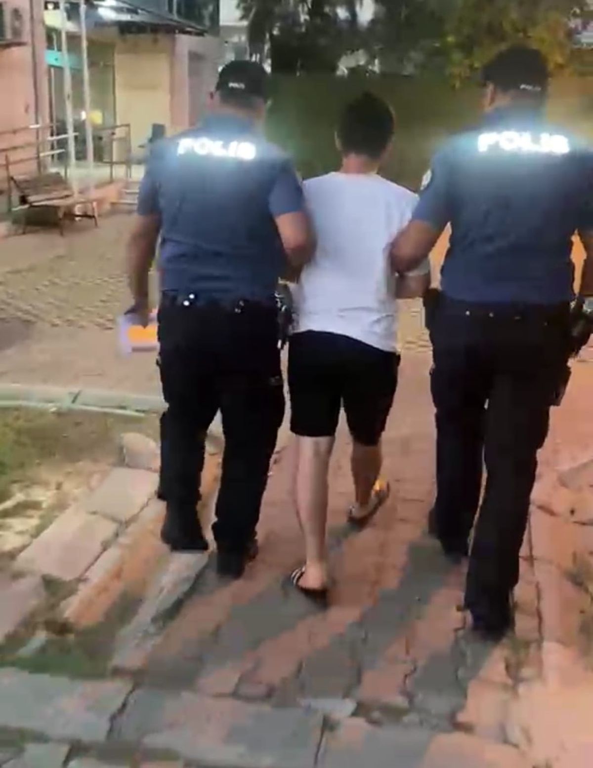 İzmir'de 27 yıl 2 ay hapisle hükümlü yakalandı