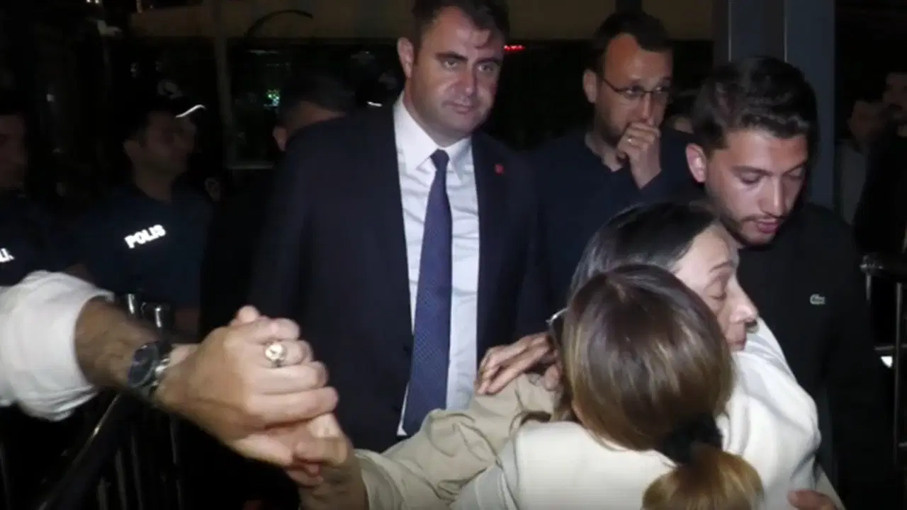 Seferihisar Belediyesi'ne yönelik soruşturmada gözaltı sayısı 8'e yükseldi: Belediye başkanının eşi de aralarında