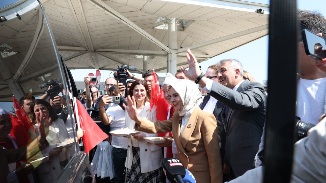 Bakan Göktaş Kapıkule'de gurbetçileri karşıladı