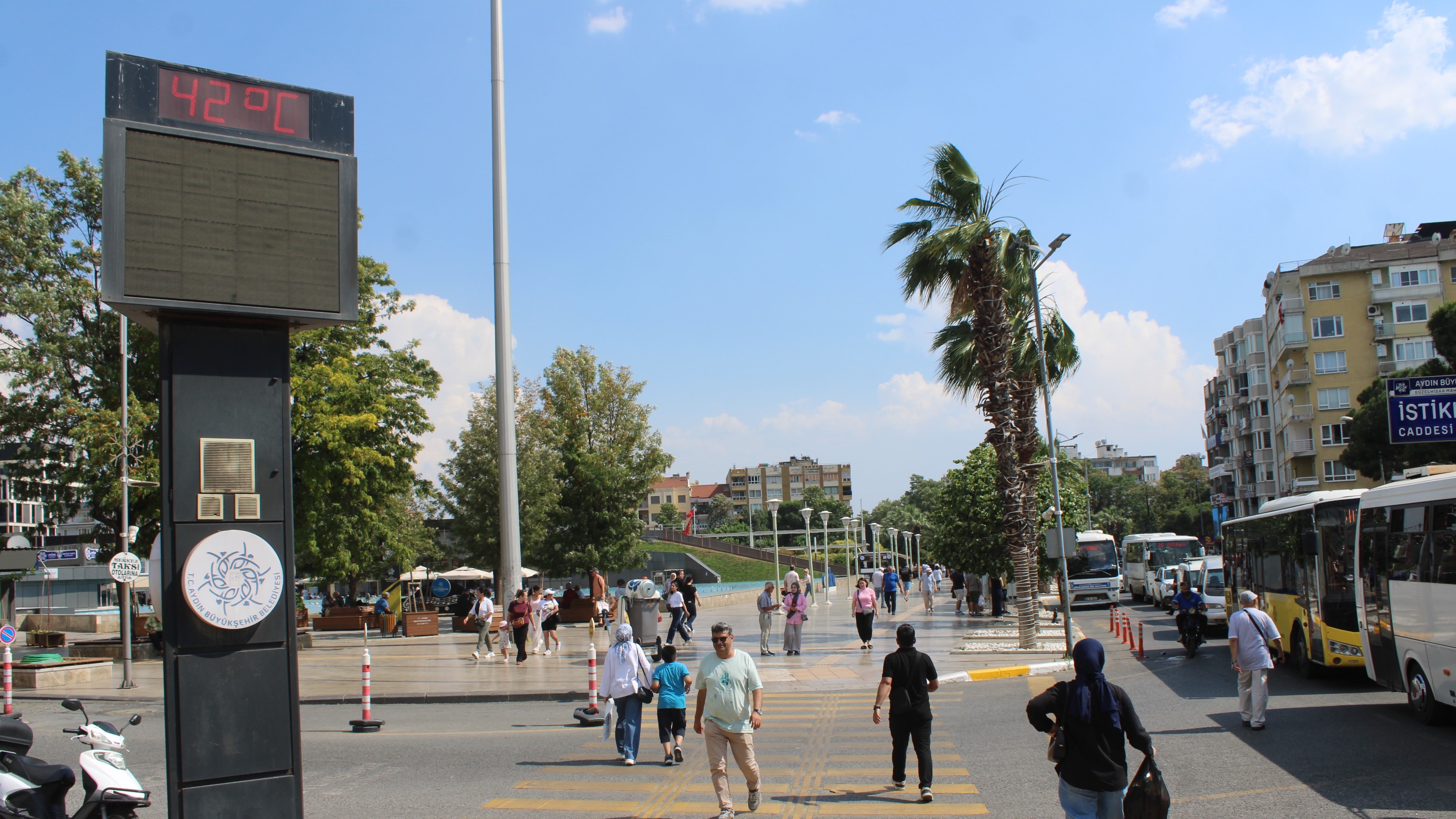 Sıcaklık aniden yükseldi, termometreler 42 dereceyi gösterdi