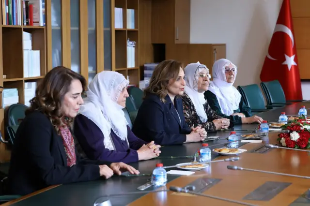 Barış Anneleri'nden siyasi partilere ziyaret: Öcalan ziyareti için bakanlığa dilekçe verecekler
