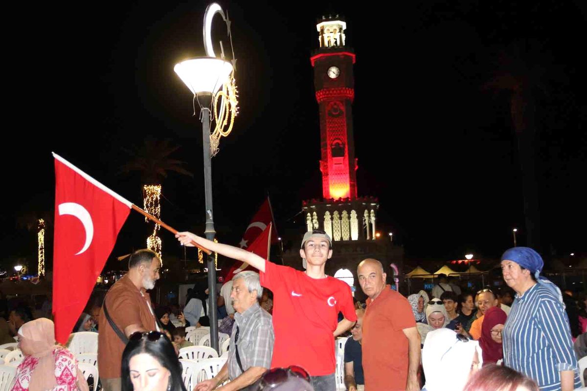 İzmir'de 15 Temmuz şehitleri anıldı