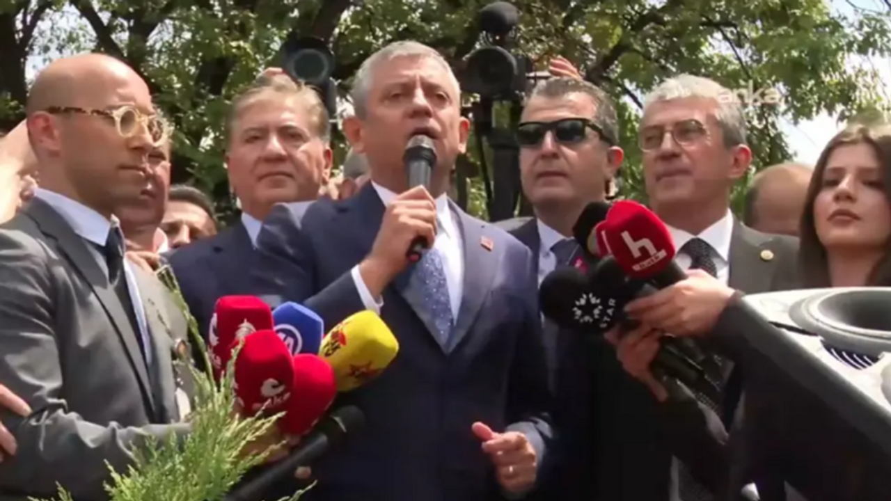 Özgür Özel'den Meclis önünde hodri meydan